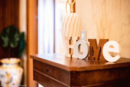 Archisio - Progetto di Daniela De Angelis - Sono una consulente di immagine immobiliare ed assicurativa Aiuto le persone che devono vendere o fittare casa a farlo subito ed al prezzo migliore ed aiuto i proprietari che vogliono cambiare look a