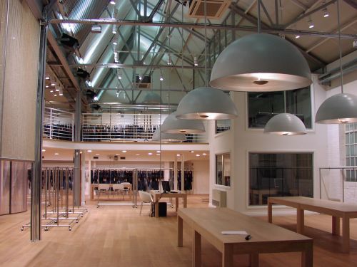 Archisio - Lavoro di Bravo Servizi Aziendali Di Bravo Maurino - Da oltre 30 anni sul mercato operiamo con marchi storici della moda e non solo realizzazioni di soluzioni di arredo a contract e complementi per negozi e show-room aziendali allestime