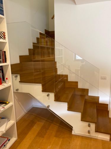 Archisio - Lavoro di Vetreria Pecci - La vetreria pecci una vetreria romana specializzata nella realizzazione di vetri darredamento Creiamo vetri e specchi adatti a ogni richiesta personalizzata dai privati ai negozi fino a prodo