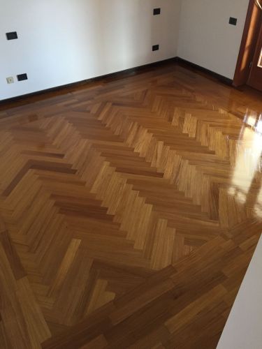 Archisio - Progetto di Parquet Napoli - Fornitura e posa in opera del parquet Prefiniti laminati lvt tradizionale esterno scale battiscopa rosoni Levigatura lucidatura verniciatura ripristino riparazioni manutenzione trattamento
