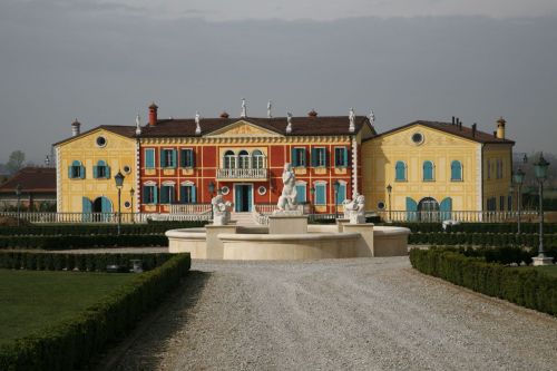 Archisio - Progetto di Calmaggiorestudio - Calmaggiorestudio in grado di offrire servizi di consulenza e progetto in collaborazione con professionisti grafici copywriters e artigiani Un team consolidato che permette allo studio di affron