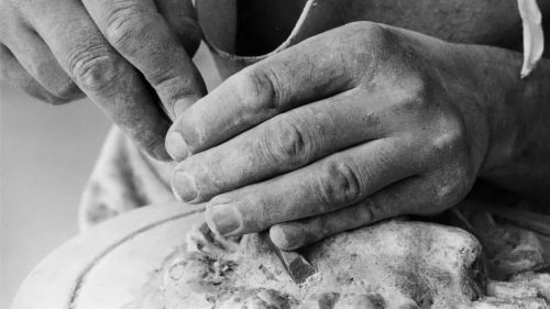 Archisio - Lavoro di Arte 2000 - Arte 2000 un laboratorio italiano artigianaleLavoriamo il marmo dal 1988Realizziamo- opere per interni- opere per esterni- sculture- elementi ornamentali- restauro- riproduzione