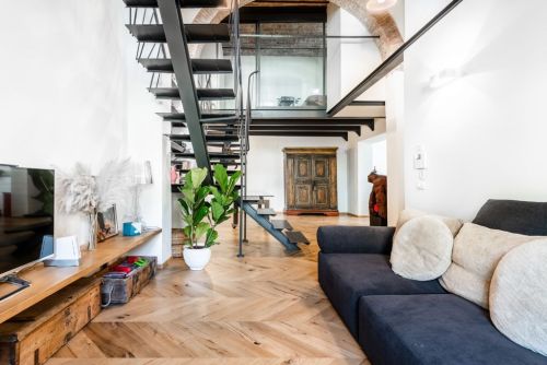 Archisio - Lavoro di Artparquet - Salvadori Group - Azienda con sede a firenze che da anni si occupa di- pavimentazione in legno- rivestimenti in pelle- carta da parati- giardini verticali stabilizzati da interno