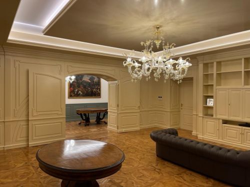 Archisio - Lavoro di Falegnameriasu Misura - Siamo una falegnameria visitabile che da 40 anni lavora nel su misura di alta qualitLavoriamo in tutta europa offrendo progettazione personalizzata e garantendo montaggi eseguiti da nostro perso