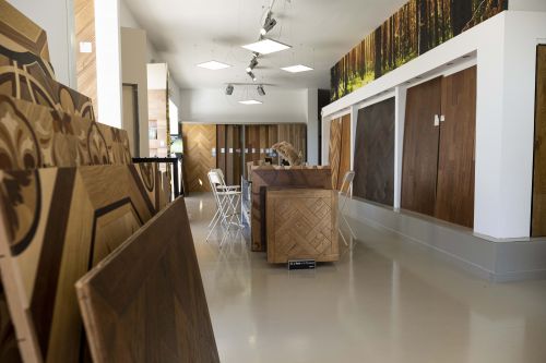 Archisio - Showroom di Larte Nel Parquet srl - Sono gaetano lattanzio amministratore di larte nel parquet by artparquet srl azienda affermata nel settore del legno da 30 anni non solo sul nostro territorio ma anche allesteroSiamo