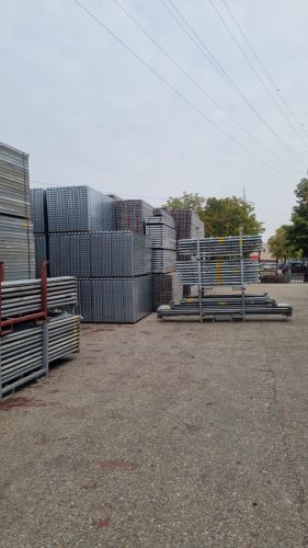 Archisio - Lavoro di Ponteggi Business - -vendita ponteggi nuovi e usati -vendita e montaggio ascensori montacarichi -montaggio e smontaggio ponteggi -montaggio ponteggi con copertura termoretraibile -montaggio ponteggi imbarcazioni