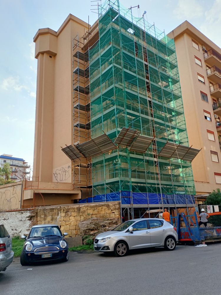 Montaggio ponteggio telaitubi e giunti Fontana Giovanni Ponteggi Ponteggi Palermo (PA