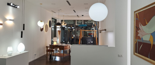 Archisio - Showroom di Vipa Illuminazione Led - Oltre ad avere creato una nuova linea di televisori smart tv a marchio mivar la vipa illuminazione si occupa di progetti illuminotecnici indoor ed outdoor e della vendita di corpi illuminanti Siamo