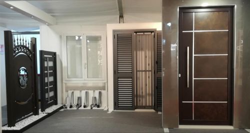 Archisio - Showroom di Sima Flli Durso - Lazienda sima Flli durso il frutto di circa 50 anni di esperienza nella realizzazione di finestre in alluminio alluminio-legno persiane portoni e prodotti in ferro Inoltre ci occupia