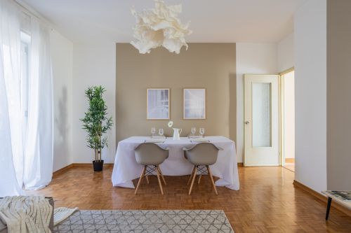 Archisio - Progetto di Elisa Ricci - Sono una consulente di marketing e immagine immobiliare home stager e fotografa immobiliare con dieci anni di esperienza nel settore come agente immobiliareCredo che ogni casa possa essere una