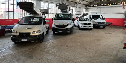 Archisio - Lavoro di Pgr Company Srl - Con anni di esperienza nel settore pgr company srl si occupa di traslochi civili e aziendali noleggio autoscale a ore o a giornata servizi di sgombero locali e gestione completa delle pratiche per