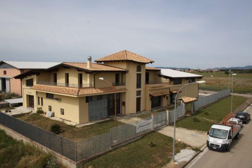 Archisio - Rivenditore Domus Legno - Infissi e Serramenti - Domusnovas CI