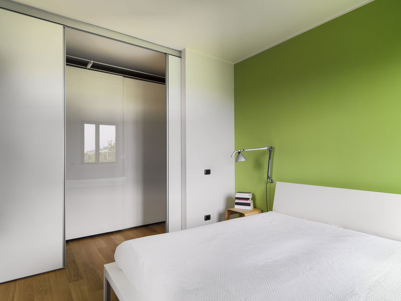 parete verde camera da letto