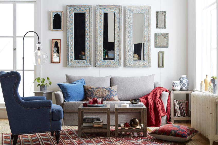 Living: ampliare il soggiorno con gli specchi