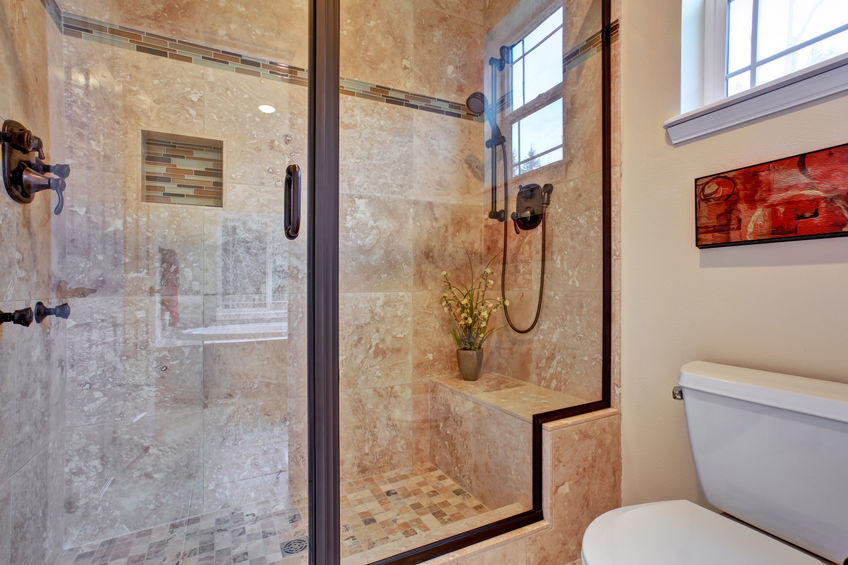 Doccia con finestra: pratica apertura saliscendi in bagno