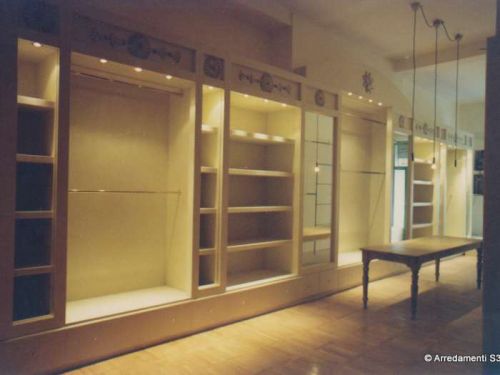Archisio - Arredamenti S31 Di Salviato Nicola - Progetto Arredo su misura di negozi