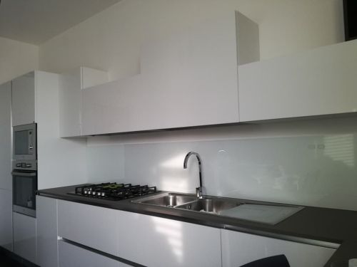 Archisio - Vetreria Flower Glass - Progetto Separ porte e rivestimenti