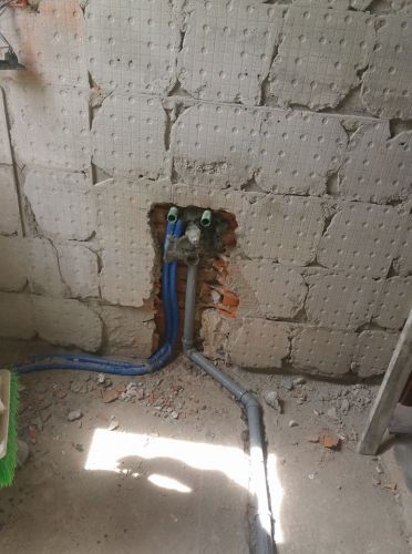 Archisio - Castagnoli Termoidraulica Prato - Progetto Impianto per tubi per il passaggio dellacqua