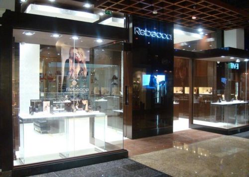 Archisio - Zeno Pucciarchitects - Progetto Rebecca store dubai emirati arabi