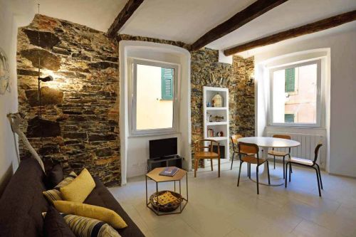 Archisio - Roberto Silvestri - Progetto Una casa a camogli storie e pareti colorate