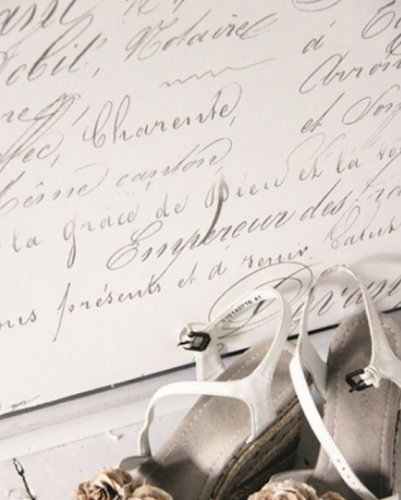 Archisio - Latelier Dello Shabby - Progetto Carta da parati crema con scritte