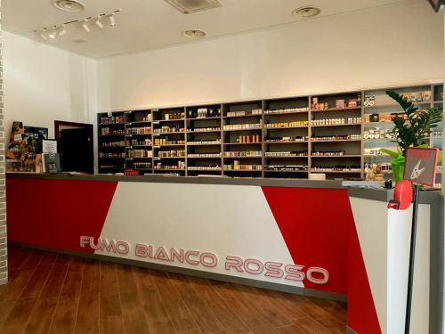 Archisio - Roncone Design Studio - Progetto Fumo bianco rosso - vape lounge