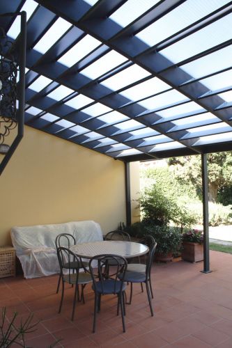 Archisio - Maurizio Moraldi - Progetto La loggia del dragoUno copertura tra due case una cerniera tra lo spazio domestico e quello celebrativo del coabitare