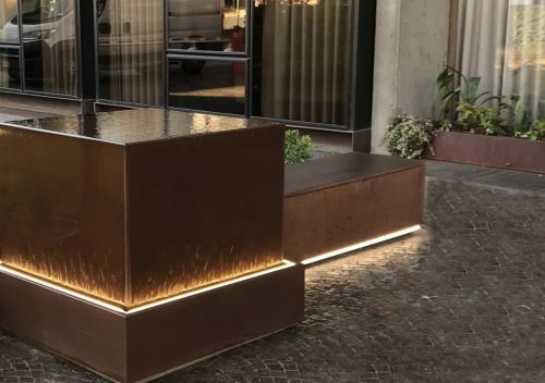 Archisio - Forme Dacqua - Progetto Fontana a sfioro hotel leopardi veronaUna fontana dalla forma semplice ma di grande effetto