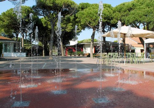 Archisio - Forme Dacqua - Progetto Fontana a pavimento - camping union lido