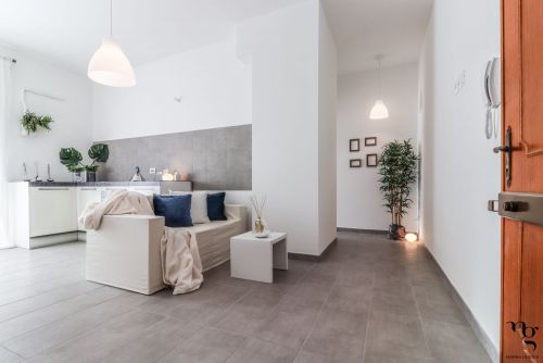Archisio - Marina Ghedini - Progetto Home staging full con mobili di cartone