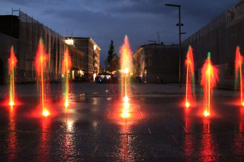 Archisio - Forme Dacqua - Progetto Fontana a pavimento - nuova piazza gina borellini concordia sulla secchia mo