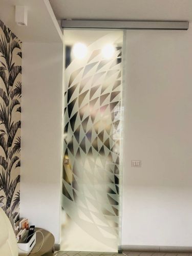 Archisio - Vetreria Vecciarelli Srl - Progetto Porte in vetro satinate