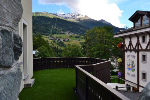 Archisio - Lavoro di Areaverde - Progettiamo e realizziamo giardini in erba sintetica oltre ad aiuole aree verdi in genere bordi piscina attici terrazze esposizioni fiere pareti verde verticale campeggi ecc offriamo il