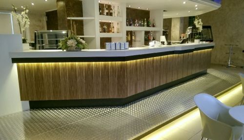 Archisio - Lavoro di Falegnameria Doria - La falegnameria doria nasce nel 1962 su iniziativa di francesco doria Nel 1999 passa da padre a figlio conservando la vecchia impostazione che lha sempre contraddistinta Con cinquantanni di es