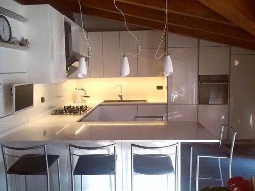 Archisio - Lavoro di Emanuele Panzeri - Da sempre appassionato dal mondo dellartigianato ed in particolare dalla lavorazione del legno sin da bambino segue le orme del padre e anche durante le pause scolastiche estive lavora al suo fianco