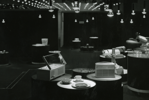 Archisio - Lavoro di Vetreria Marconi - Vetreria marconi presente sul mercato del centro-nord italia soprattutto con la produzione di vetrate isolanti e con la lavorazione di vetri di sicurezza anti-infortunio e blindatiTra le nost