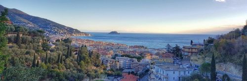 Archisio - Lavoro di Casekontemporanee Immobiliare - Lagenzia casekontemporanee nasce dalla passione della famiglia esposito per le case Maurizio eclettico professionista fonda lazienda nel 2002 con la volont di dar seguito alla sua grande p