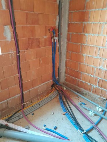 Archisio - Lavoro di Fv Elettronica - Rivenditore di materiale elettrico automatismi sistemi di sicurezza e video sorveglianza centro di assistenza tecnica per tutti i dispositivi elettronici