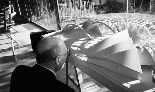 Archisio - Progetto di Piero Castiglioni - Piero castiglioni inizia lattivit negli anni 70 con il padre livio quando lintroduzione sul mercato europeo delle prime lampade alogene suscita curiosita e interesse per prestazioni e dimensioni