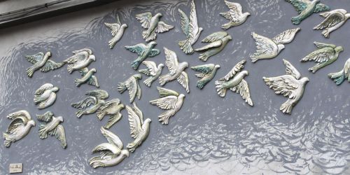 Archisio - Progetto di Emilio Alberti - Ideazione e progettazione artistica Decorazioni murali sculture bassorilievi in ceramica