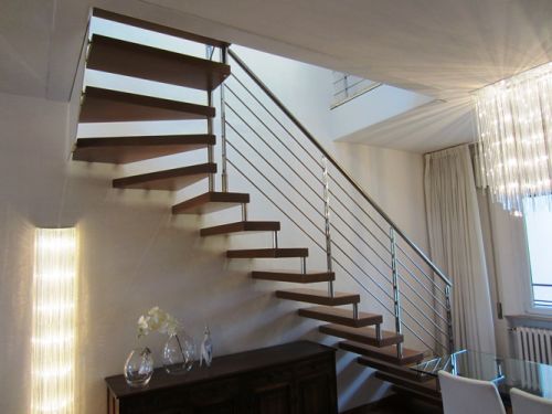 Archisio - Showroom di Polidori Scale - Ditta specializzata in progettazione costruzione e montaggio di scale su misura per interni in legno ferro acciaio e vetro