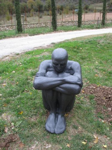 Archisio - Lavoro di Scultorescenografo - Scultore del legno polistirolo vetroresinaRealizzazione di sculture in svariati materiali Pezzi unici e in serieLezioni di modellato e scultura